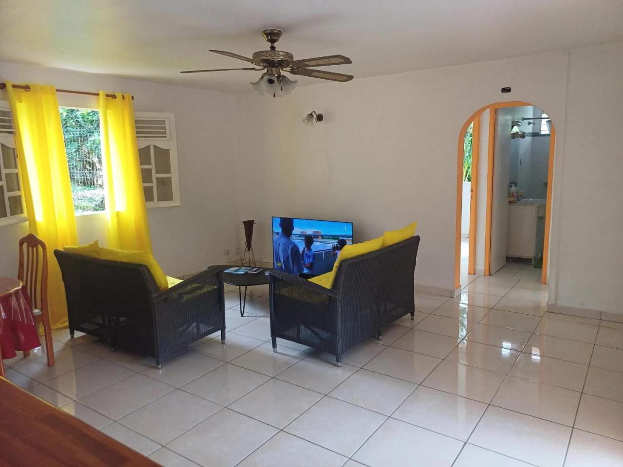 Maison charmante à Baie Mahault avec jardin clôturé — 4-Star Luxury Hotel in Baie-Mahault, Guadeloupe