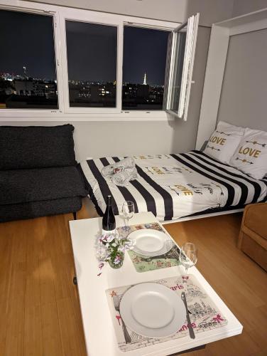 Charming Studio with Eiffel View
