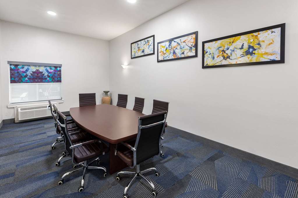 La Quinta Inn & Suites by Wyndham Angleton - photo 49