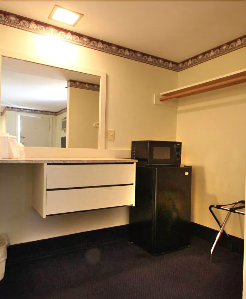 The Governor Prence Inn - photo 14