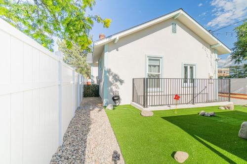 Reno Oasis: Stylish 1 Bedroom Escape