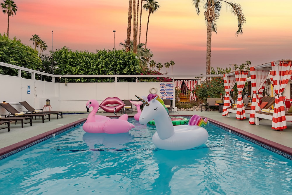 Float Palm Springs - last minute hotel in Palm Springs
