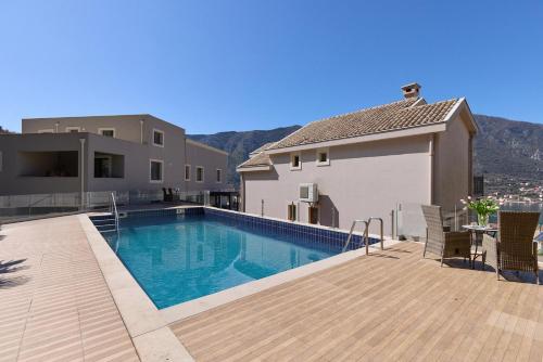Nautica Studios With Outdoor Pool in Kotor, Montenegro