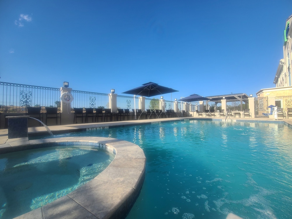 Holiday Inn Express Hotel & Suites Glen Rose - photo 12