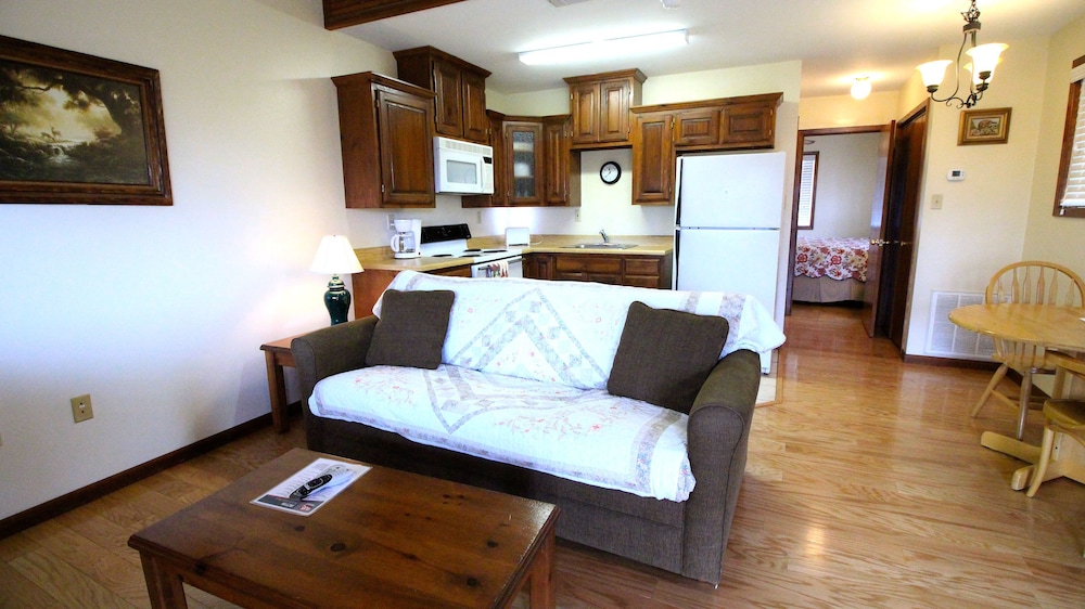 Peach Tree Inn & Suites - photo 38