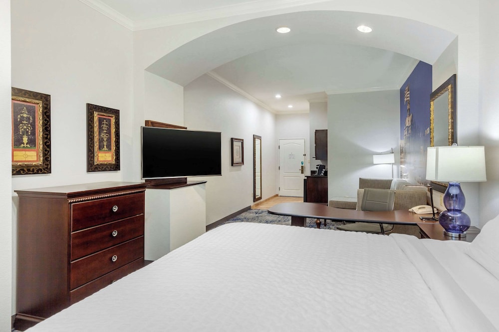 Clarion Pointe Sulphur Springs - photo 26