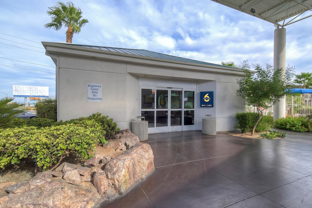 Studio 6 Suites Las Vegas NV Tropicana - photo 2