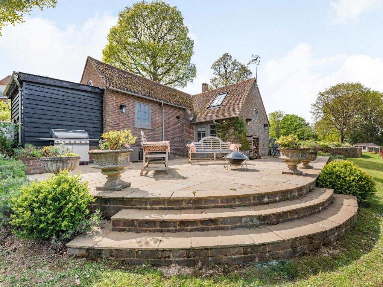 The Cottage High Wykehurst End — 5-Star Luxury Hotel in Cranleigh, United Kingdom