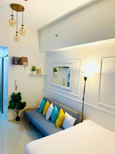 Mid Century Extent Condo Unit @ Shore 2 MOA — 4-Star Luxury Hotel in Manila, Philippines