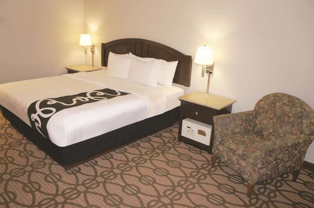 La Quinta Inn & Suites by Wyndham Springfield South - photo 36