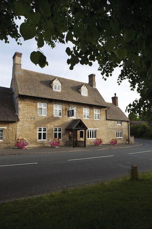 The Dashwood Hotel & Restaurant — hotel in Kidlington