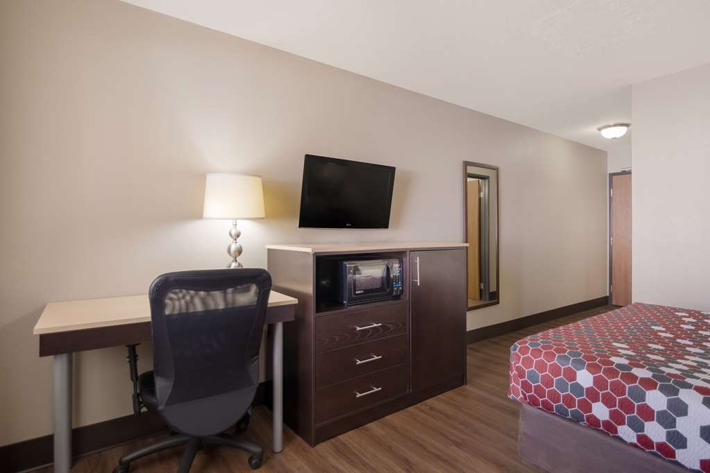 Econo Lodge Grand Forks near University - photo 11