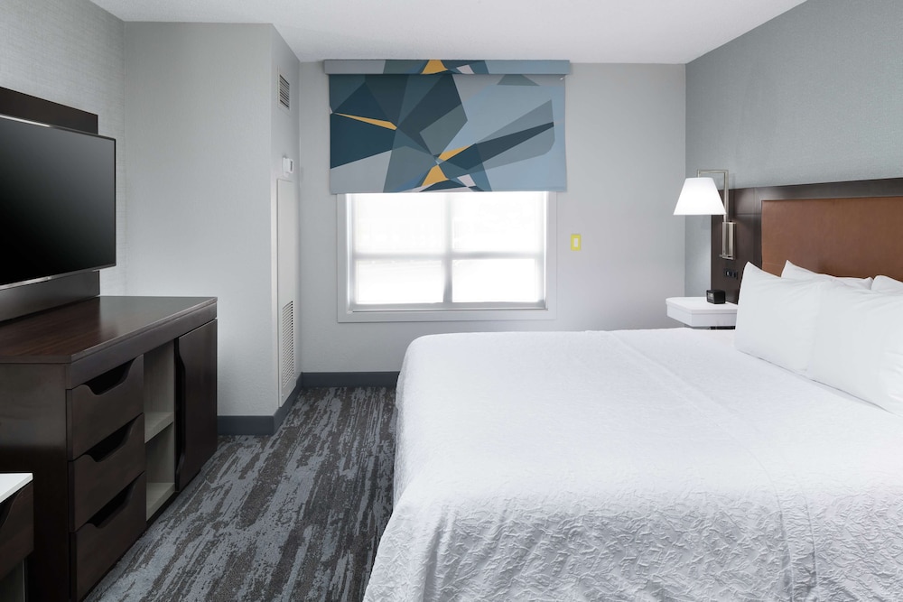 Hampton Inn & Suites Memphis Beale Street - photo 27