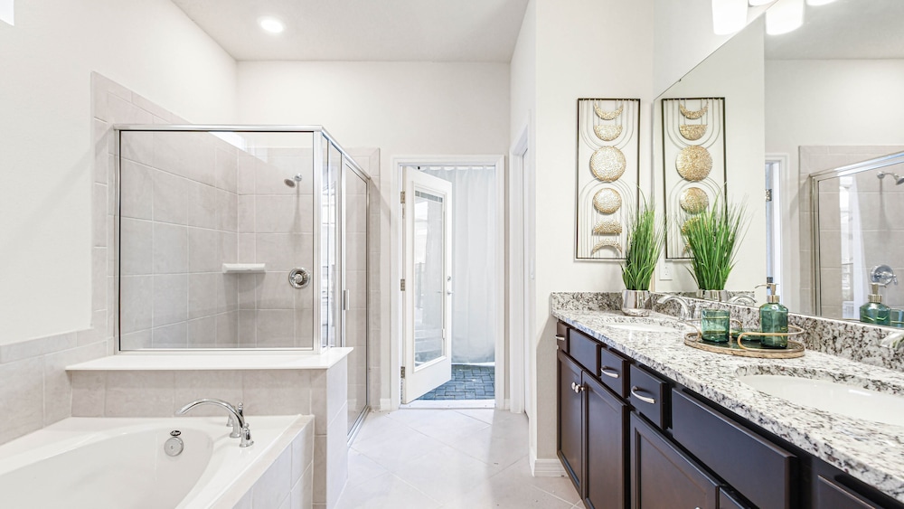 Elegant Resort Home With Loft Private Pool & Spa - photo 24