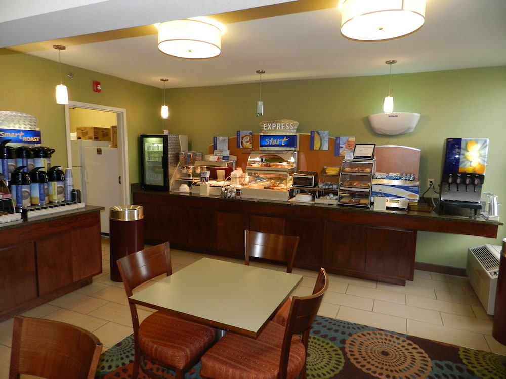 Holiday Inn Express Anderson by IHG - photo 18