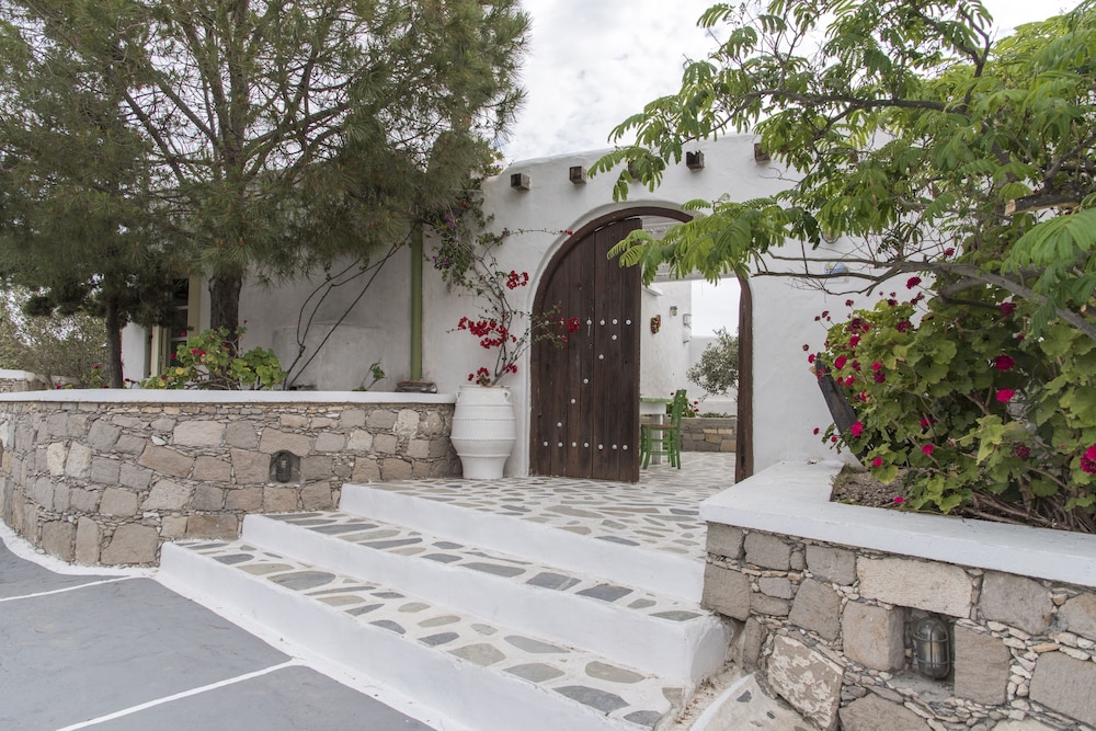 Thalassitra Private Pool Suites & Spa - last minute hotel in Milos