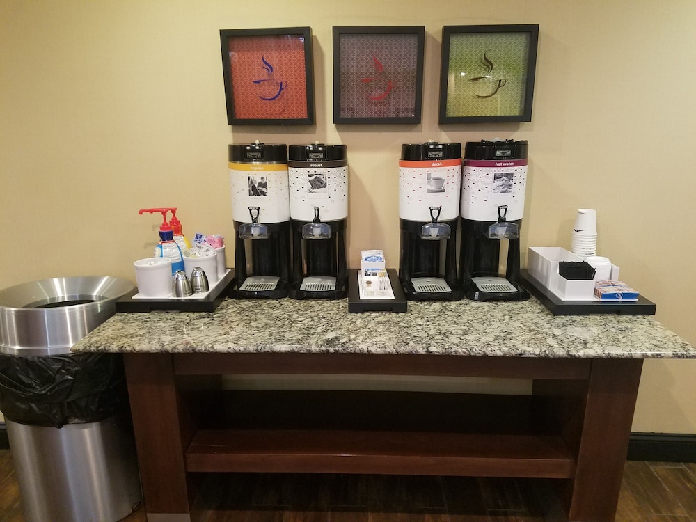 Hampton Inn & Suites Kansas City Merriam - photo 42