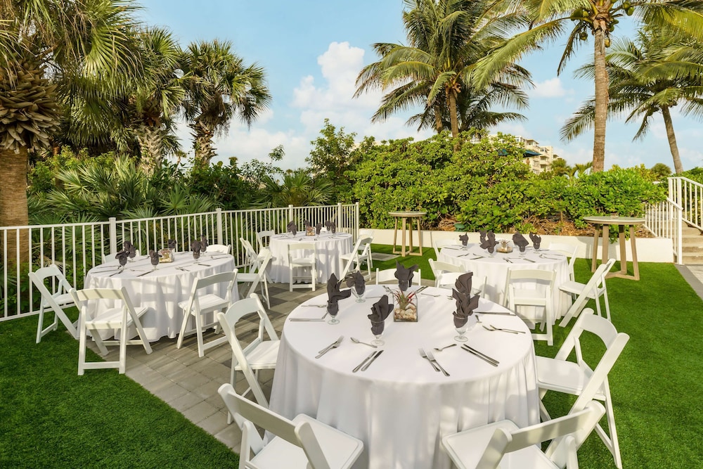 Hilton Garden Inn Cocoa Beach Oceanfront - photo 36