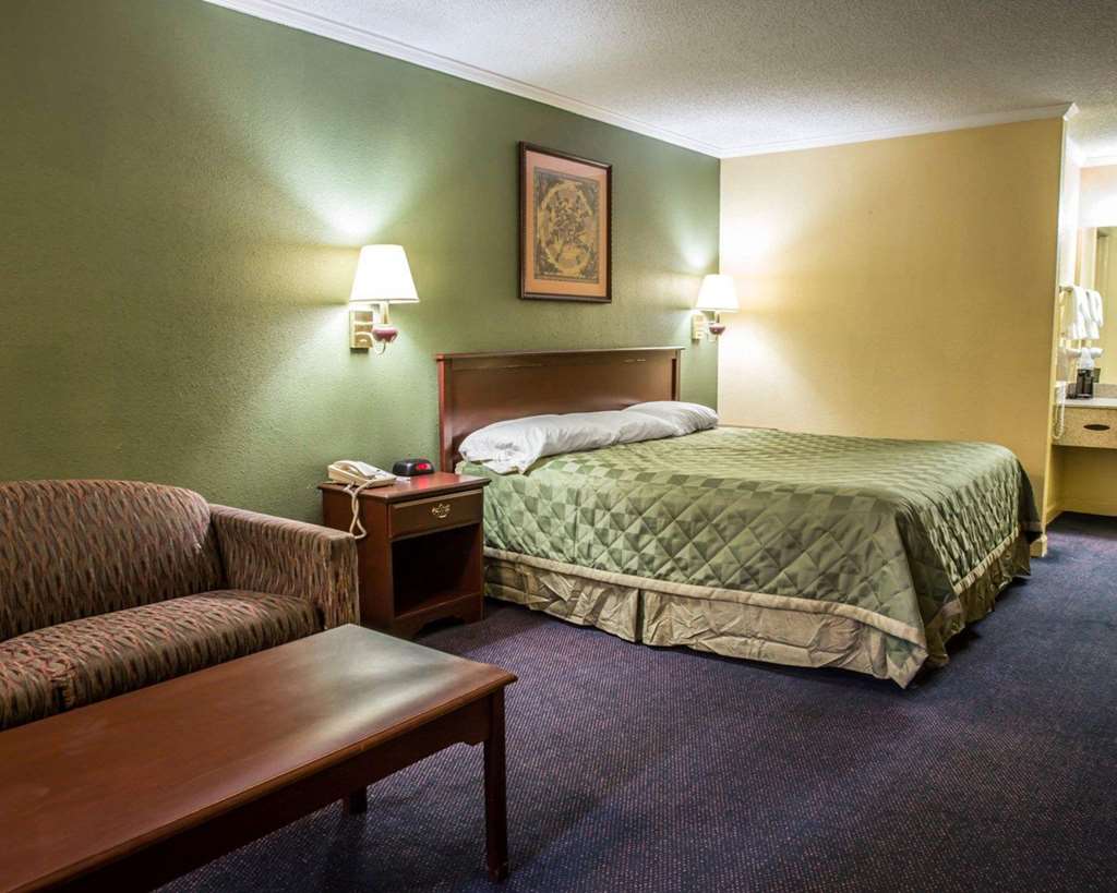 Rodeway Inn & Suites Plymouth Hwy 64 - photo 9