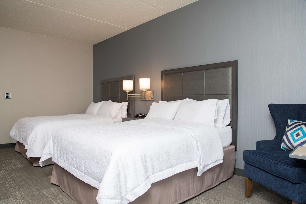 Hampton Inn & Suites Grand Rapids Downtown - photo 20