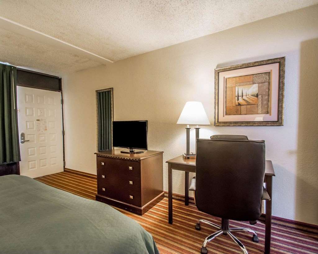 Quality Inn & Suites at Tropicana Field - photo 16
