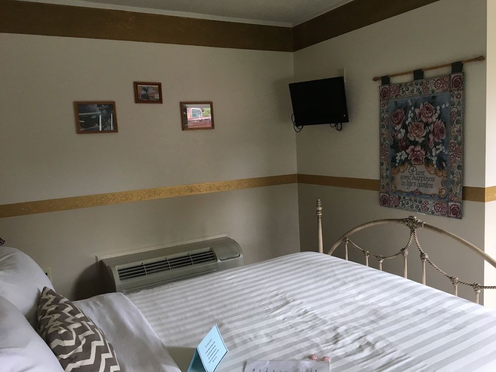 Sugarcreek Village Inn - photo 15