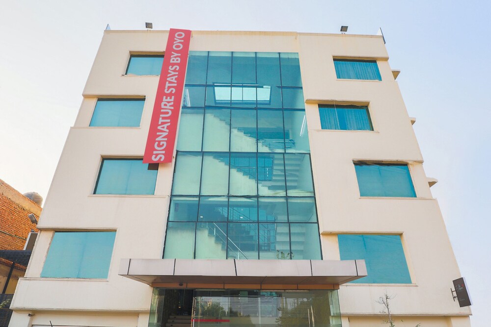 Edition O 30050 Orange Pie - carbon neutral hotel in Noida