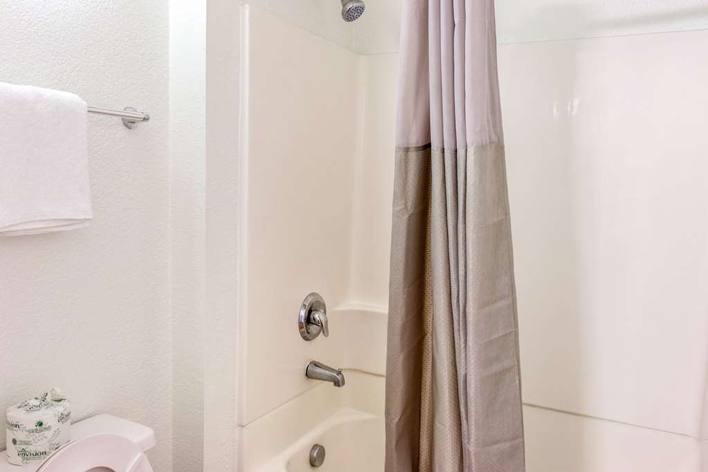 Motel 6 Bakersfield CA East - photo 19