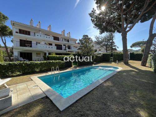 Residencial S Agaro Bajos Dcha — 4-Star Luxury Hotel in S'agaro, Spain