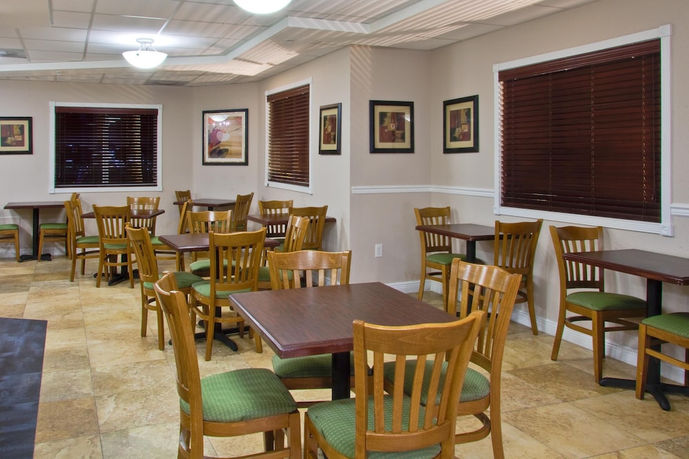 Holiday Inn Express & Suites West Palm Beach Metrocentre by IHG - photo 63
