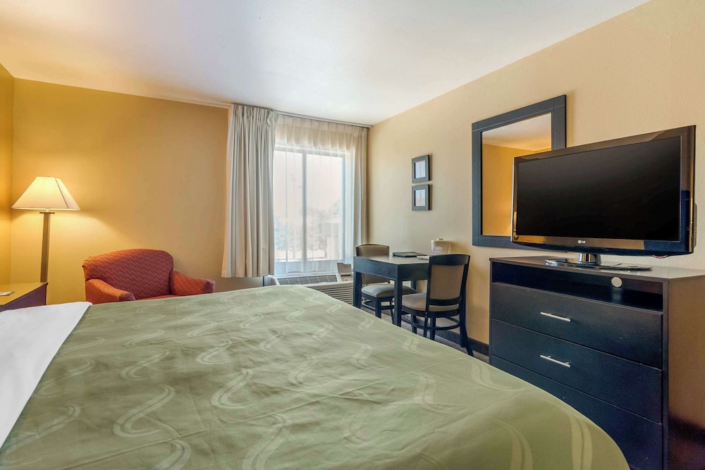 Quality Inn & Suites Lenexa Kansas City - photo 16