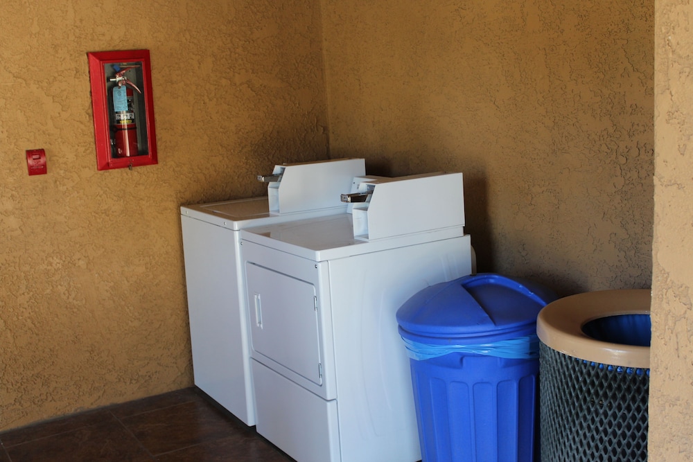 Cajon Pass Inn - photo 36