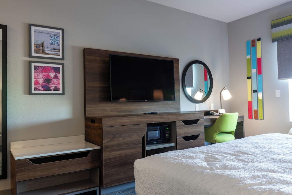Hampton Inn Elkhorn Lake Geneva Area - photo 12