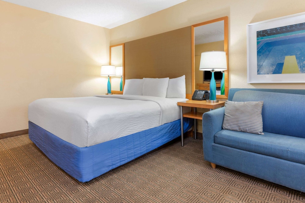 La Quinta by Wyndham Fort Lauderdale Pompano Beach - photo 14