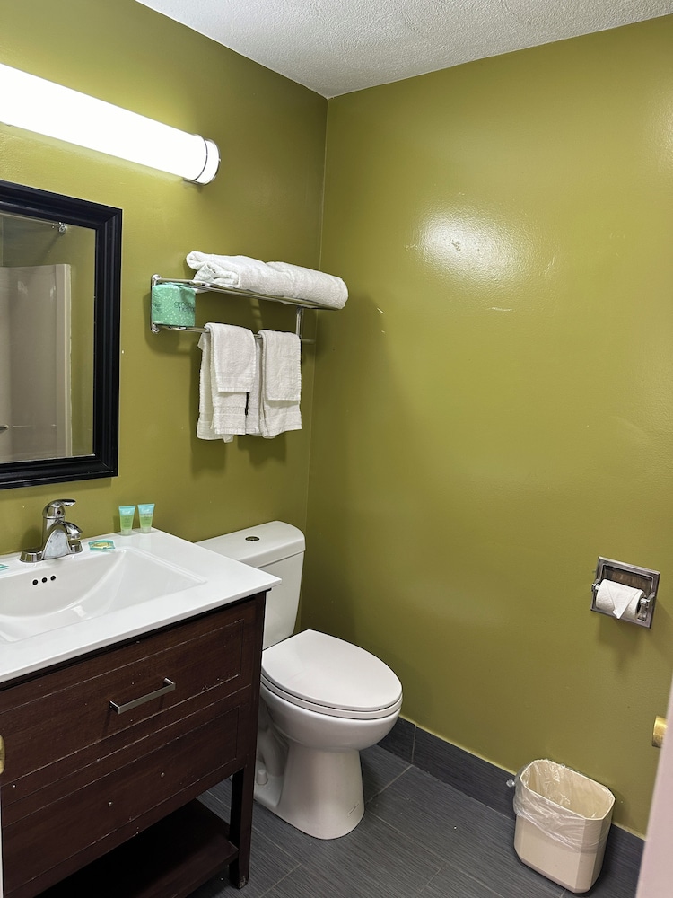 Wickford Motor Inn - photo 17