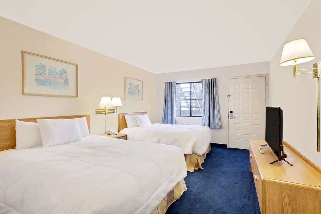 Days Inn & Suites by Wyndham Needles - photo 12