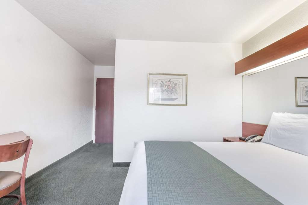 Microtel Inn & Suites by Wyndham Marianna - photo 6