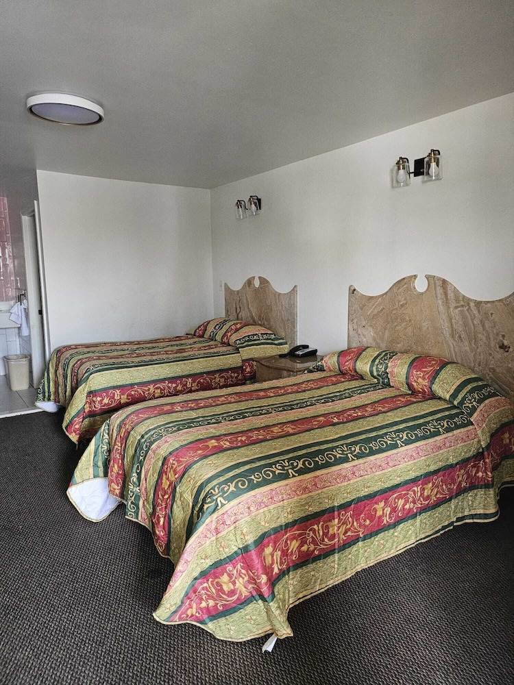 Westview Motel - photo 8