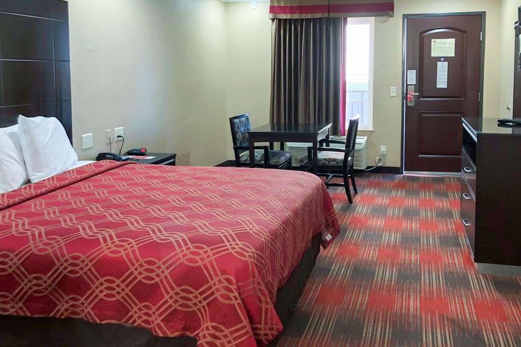 Econo Lodge Inn & Suites Escondido Downtown - photo 7