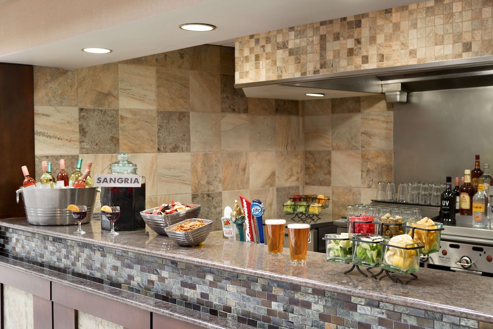 Embassy Suites Hotel Des Moines Downtown - photo 42