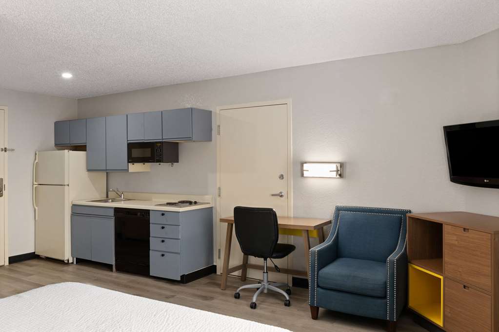 Days Inn & Suites by Wyndham Green Bay WI. - photo 22