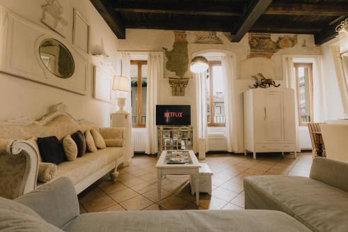 Piazza Erbe Luxury Apartment — 4-Star Luxury Hotel in Verona, Italy