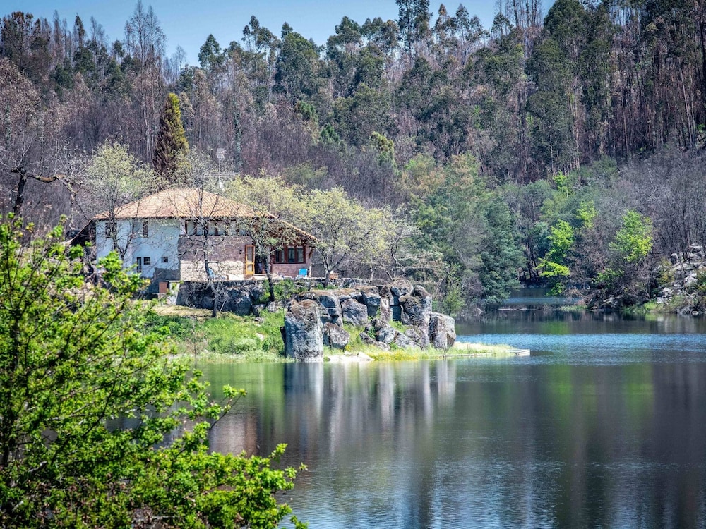 Mansion In Dao Valley By River Beach 12887347 — Santa Comba Dao
