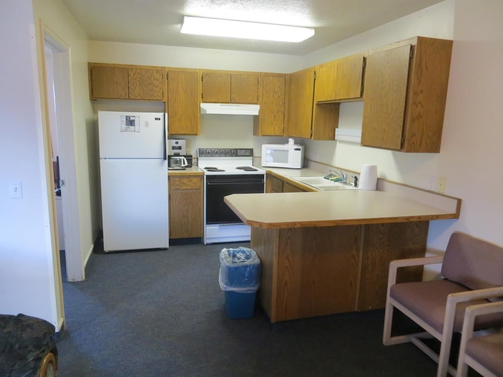 Four Corners Inn - photo 10