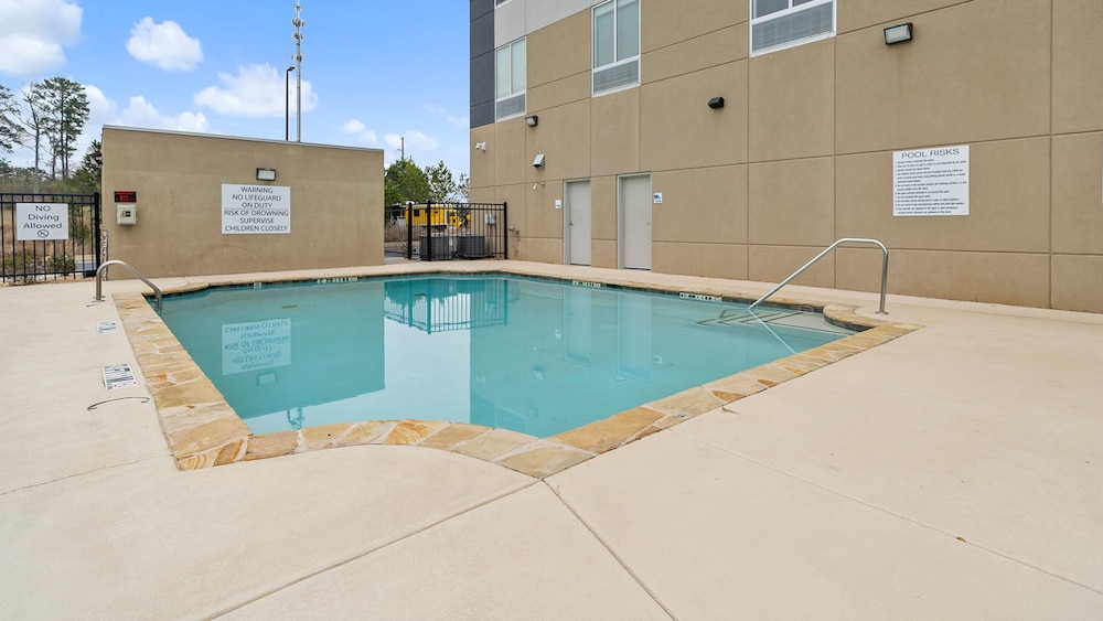 Holiday Inn Express and Suites Macon North - photo 27