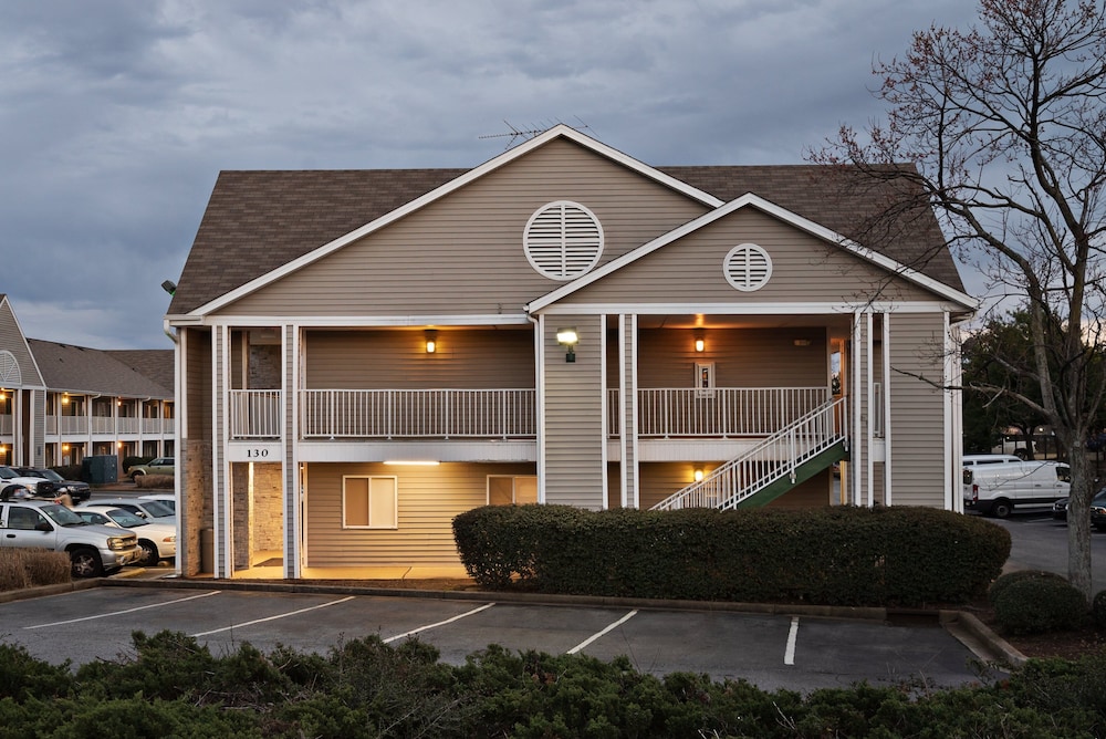 HomeTowne Studios by Red Roof Spartanburg Asheville Highway - photo 15