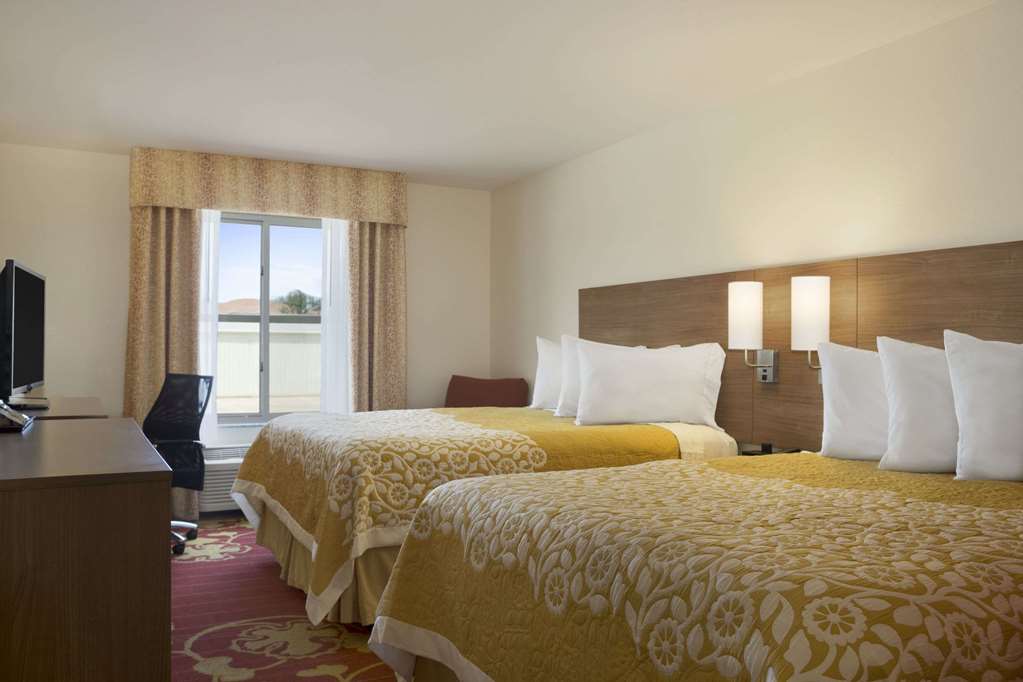 Days Inn & Suites by Wyndham Belmont - photo 9