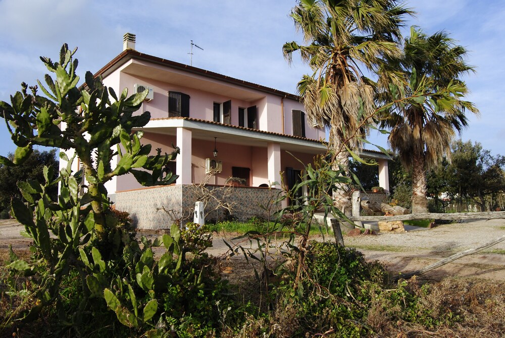 Agriturismo Graziano E Barbara — 4-Star Luxury Hotel in Alghero, Italy