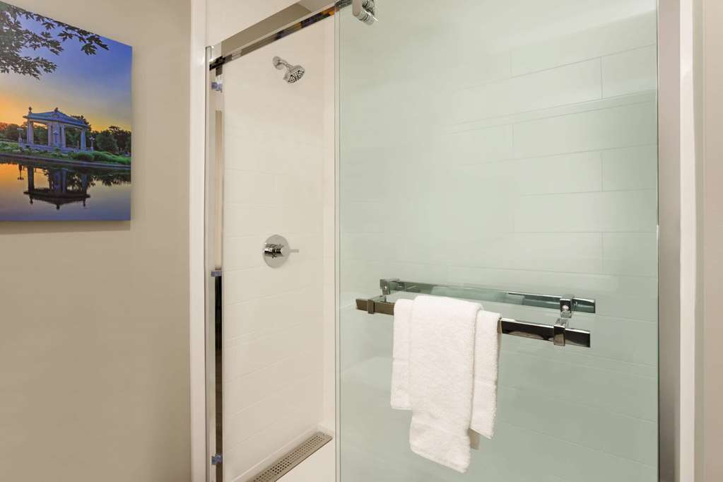 La Quinta Inn & Suites by Wyndham St Louis Route 66 - photo 25