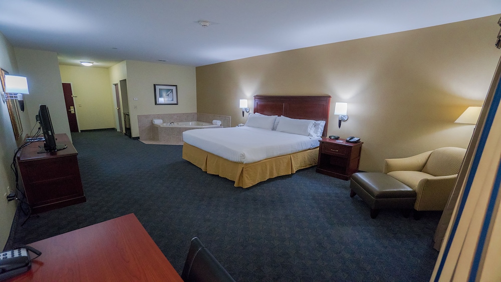 Holiday Inn Express & Suites Pampa by IHG - photo 38